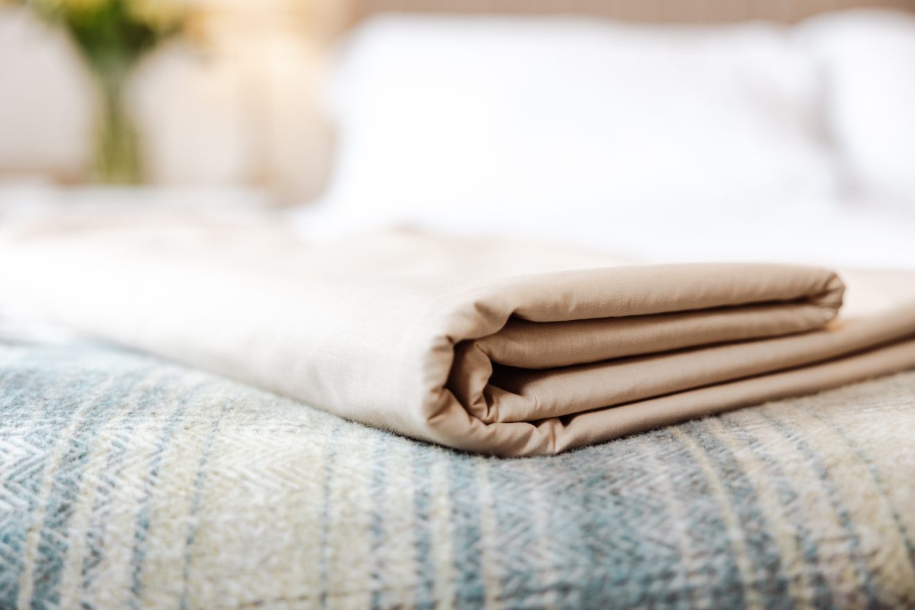 Best cooling blanket, keep cool at night, natural anti sweat bedding
